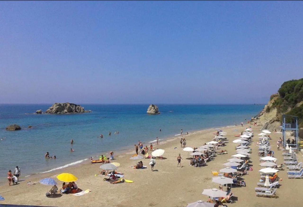 Stefanias Prasoudi Beach Ágios Matthaíos Kültér fotó
