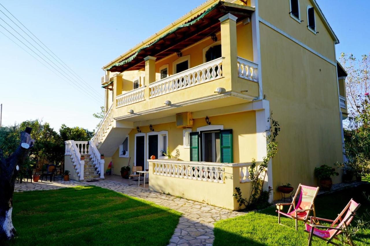 Stefanias Prasoudi Beach Ágios Matthaíos Kültér fotó